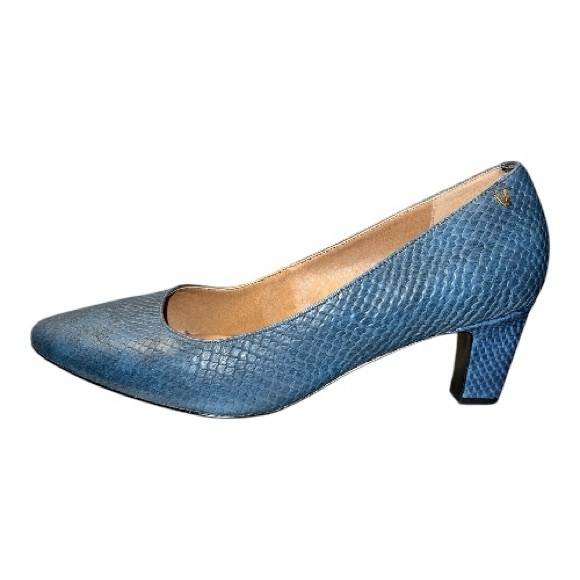 Vionic Madison Mia Blue Textured Pumps - Picture 3 of 9